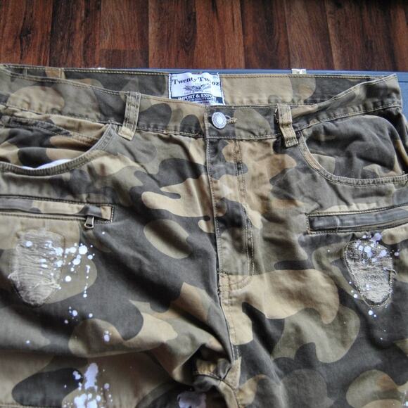 Twenty Two Oz Green Camo with White Paint Splatters Style Pants 42/32 - Picture 5 of 10